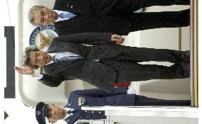 Koizumi leaves for APEC summit in Santiago