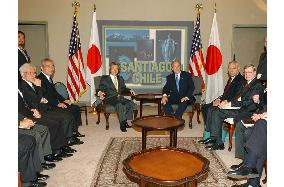 (2)Koizumi holds talks with Bush