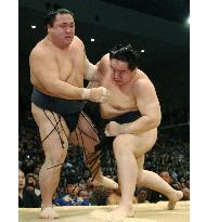 (1)Asashoryu claims 5th title of year in Kyushu sumo tourney