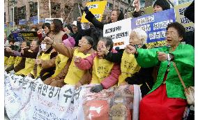 Former 'comfort women' demonstrate against Japan minister's remark