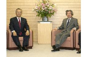 Koizumi meets Kanzaki on Japan's aid mission in Iraq