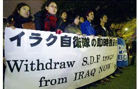 Civic groups protest Japan's troop deployment extension in Iraq