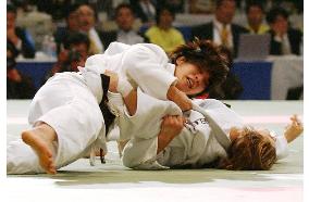 (1)Japan's Watanabe wins 70-kg title at Fukuoka Int'l judo meet