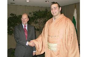 Bulgarian sumo wrestler meets his country's premier