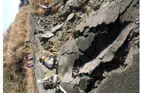 (4)Media members visit quake-isolated Yamakoshi village