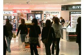 1st duty-free shop outside airport opened in Okinawa