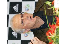 (1)Beckenbauer meets press in Yokohama