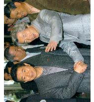 Koizumi, Roh meet in Ibusuki