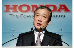 Honda aims to boost global vehicle sales 8% in 2005