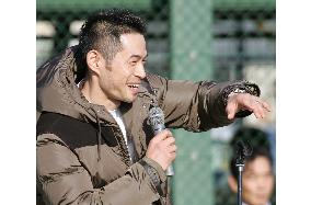 Ichiro encourages kids at hometown baseball event