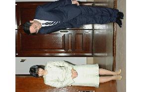 (3)Princess Sayako, her fiance Kuroda meet the press