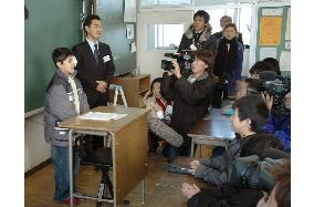 Iraqi boy experiences Japanese elementary school