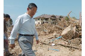 (1)Machimura inspects tsunami-hit areas in Thailand