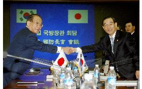 Defense Agency chief Ono meets Korea defense minister