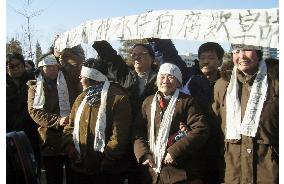 (3)Hundreds attend funeral for purged Chinese leader Zhao