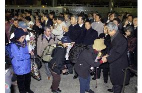 (1)Miyake villagers return home as evacuation order lifted