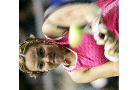 Davenport, Sharapova to clash in Pan Pacific final