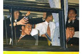 (1)N. Korea soccer team leaves Japan