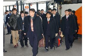 (2)N. Korea soccer team leaves Japan