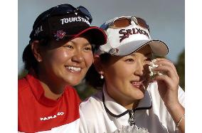 (2)Japanese pair wins Women's World Cup