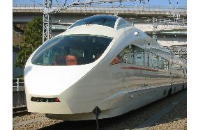 (1)Odakyu Electric Railway offers trial run of new limited express