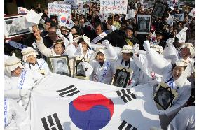 S. Koreans demonstrate against Japan