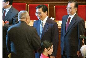 (1)China approves H.K. chief Tung's resignation