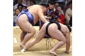Kaio beats Kyokutenho at spring sumo