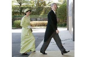 (8)Princess Sayako formally engaged to Kuroda in traditional rite