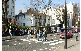 (1)Abbey Road Studios in London opens doors to public