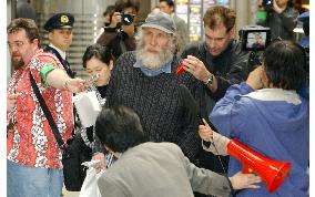 (4)Chess legend Bobby Fischer released, to leave for Iceland