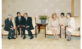 (1)Chirac meets with Japanese emperor, empress