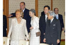 (2)Chirac meets with Japanese emperor, empress