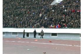 (2)N. Korean soldiers, police quell soccer violence