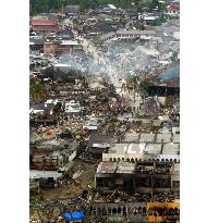 (4)Scenes from Indonesia's Nias and Simeuleu islands after quake