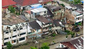 (15)Scenes from Indonesia's Nias and Simeuleu islands after quake