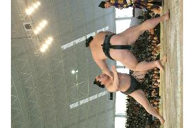 (1)Sumo tourney held at Aichi Expo