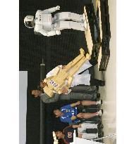 (2)Honda offers ASIMO robot to promote science education