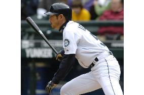 Suzuki extends his multihit streak to five games