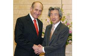 Olmert meets with Koizumi