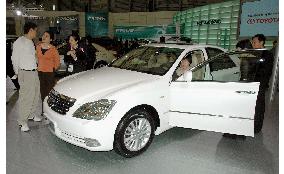 (2)China's auto show opens in Shanghai with enhanced security