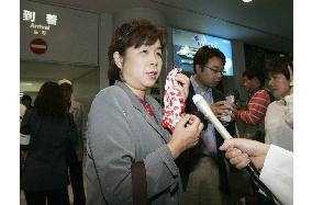 (1)Passengers arrive in Japan after ship accident in S. Korea