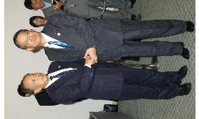 (1)Japan, China foreign ministers hold talks