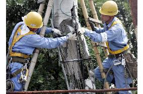 (3)Photos from train crash site in Hyogo Pref.