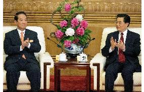 (2)Hu meets Taiwan minor opposition leader