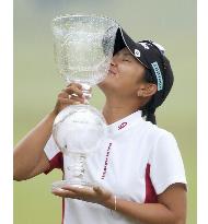 (2)Miyazato claims back-to-back titles with playoff win