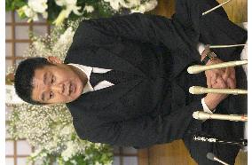 (2)Sumo elder Futagoyama's death leaves 2 sons stunned