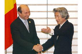 Koizumi, Basescu hold talks in Tokyo