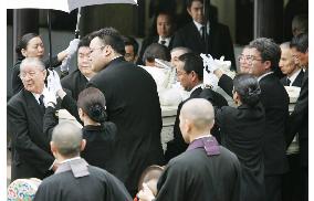 (1)Futagoyama's funeral held in Tokyo