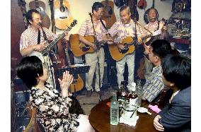 Folk songs regaining popularity among baby boomers